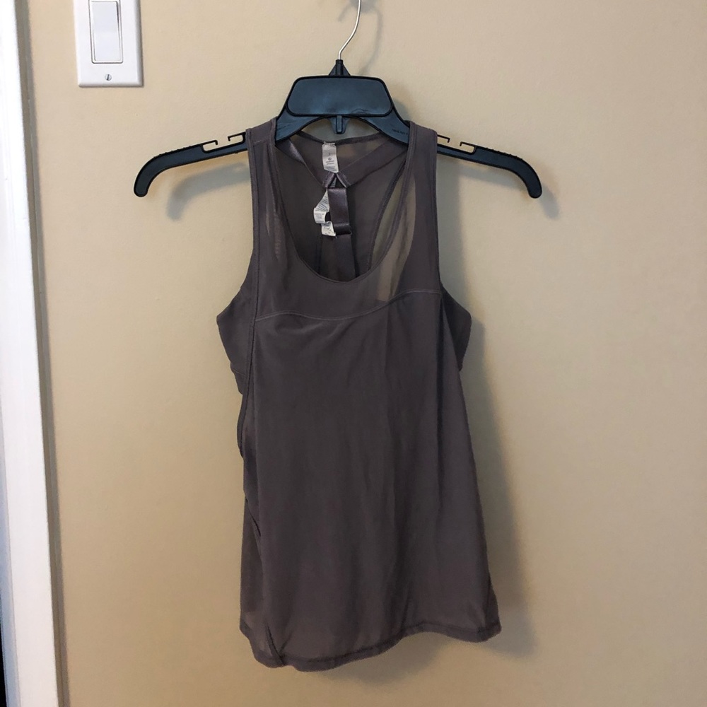 Women’s Lululemon workout top